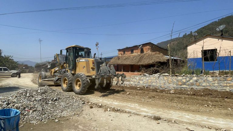 पटकपटक म्याद थप्दा पनि तनहुँका तीन ठूला सडक आयोजना भएन सम्पन्न,जनताको खवरदारीले पनि गरेन काम